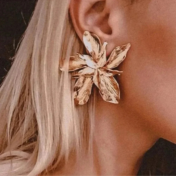Zara Gold Flower Leaf Metal Earrings - Picture 1 of 15